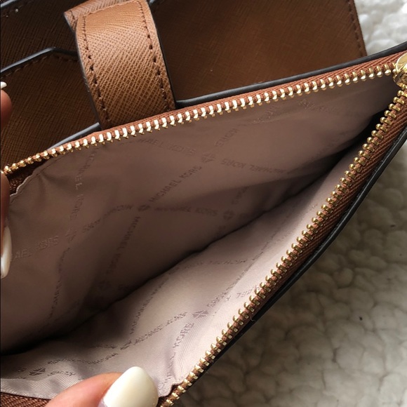 Michael Kors wristlet smartphone wallet - Picture 7 of 9